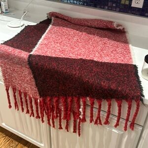 Steve Madden scarf/wrap